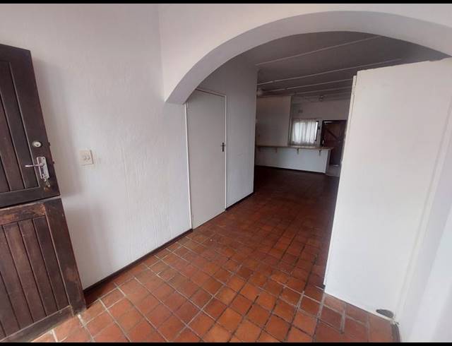 1 BEDROOM PROPERTY TO RENT IN LAWRENCE ROCKS